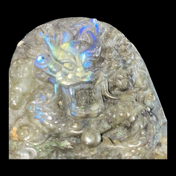 Carved Labradorite Dragon cabochon - Picture 10 of 15